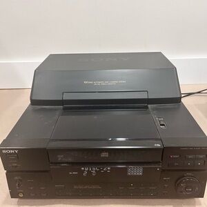 Sony Black 100- CD changer/player